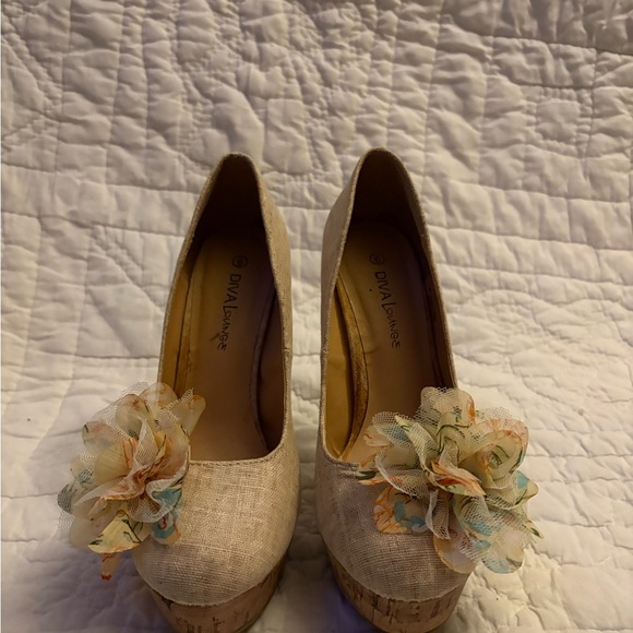 Diva Lounge Women's Cream Floral Platform Heels - Picture 1 of 5